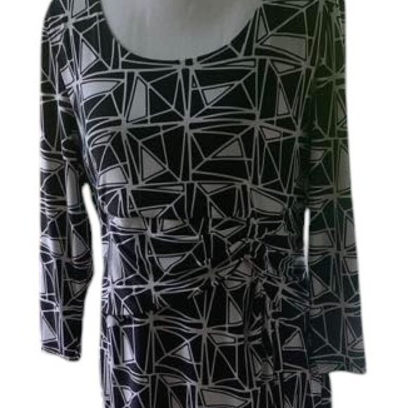 PRECIS Black and White Geometrical Shift Dress - Picture 5 of 5